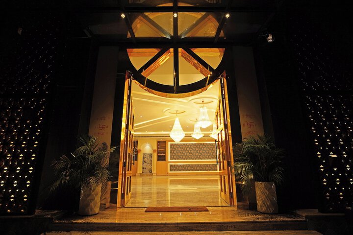 Ballroom/Hall 74 of 94