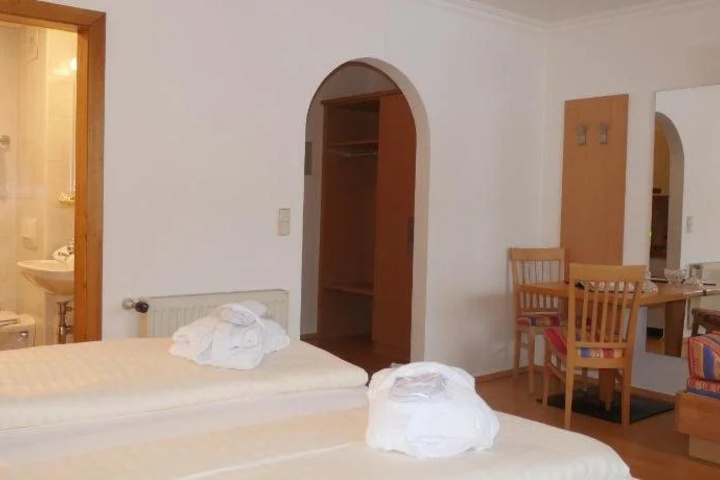 Room 3 of 22