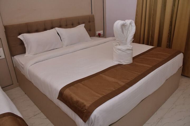 Room 2 of 6
