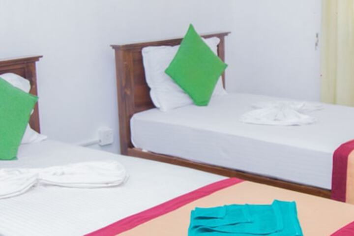 Room 3 of 37
