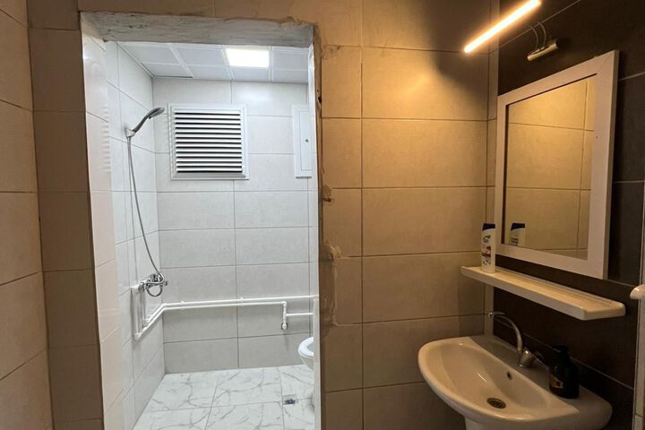 Room 4 of 17