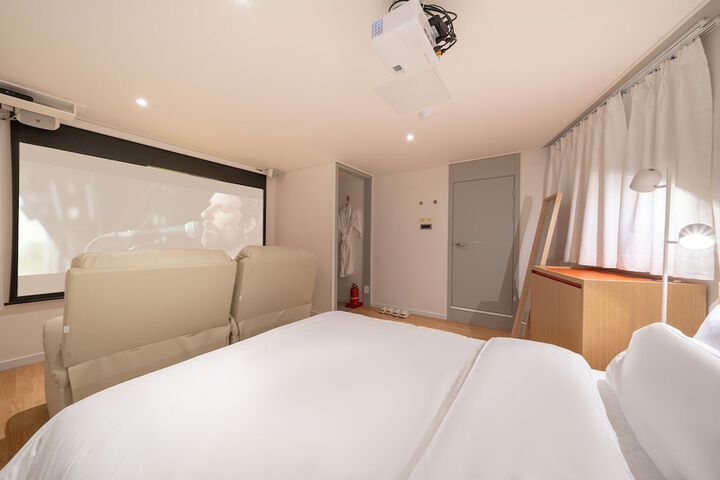 Room 54 of 100