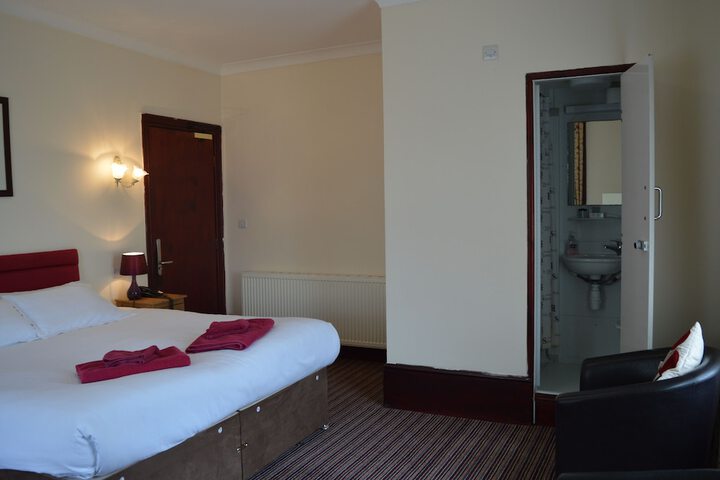 Room 4 of 27