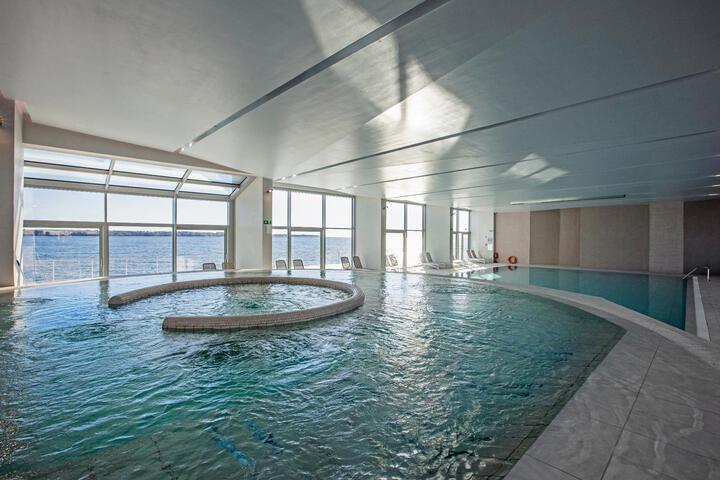 Pool 40 of 48