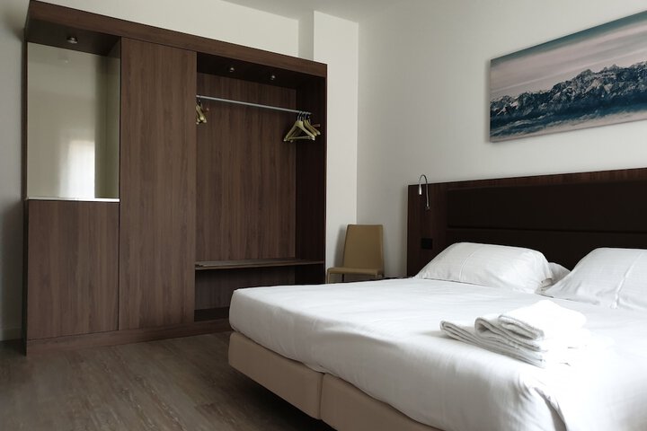 Room 15 of 46