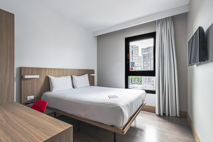 Room 6 of 37