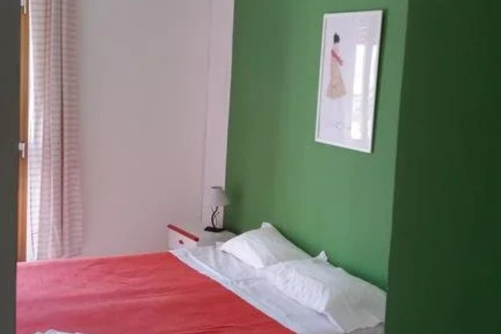Room 4 of 12