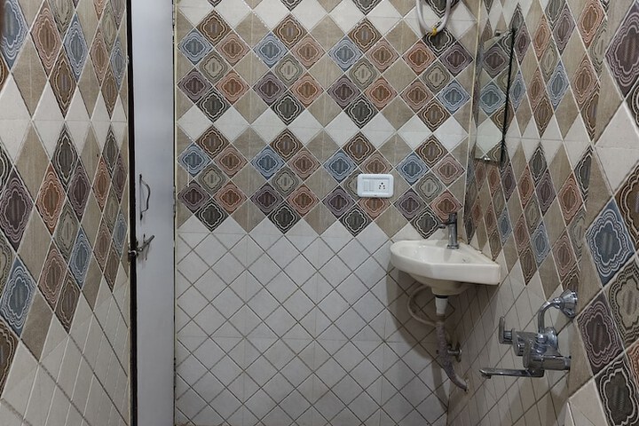 Room 9 of 10