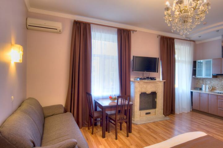 Room 7 of 100