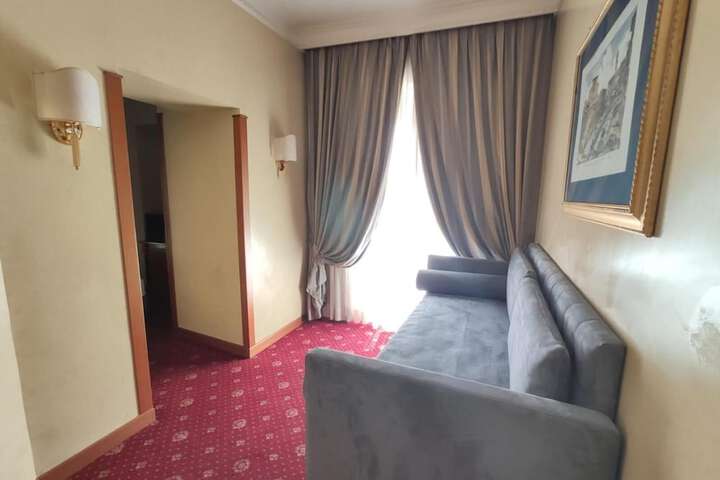 Room 42 of 91