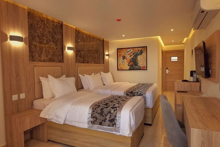 Room 7 of 30