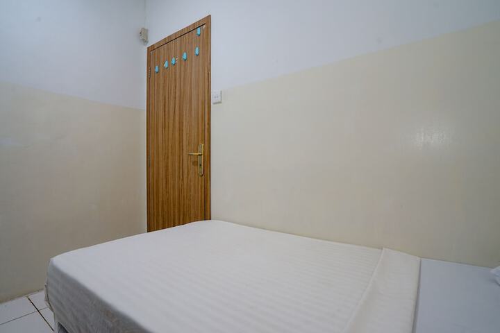 Room 13 of 27