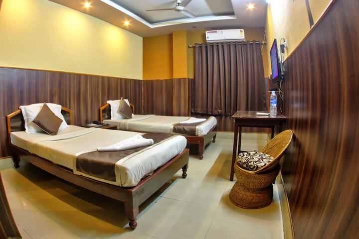 Room 10 of 33