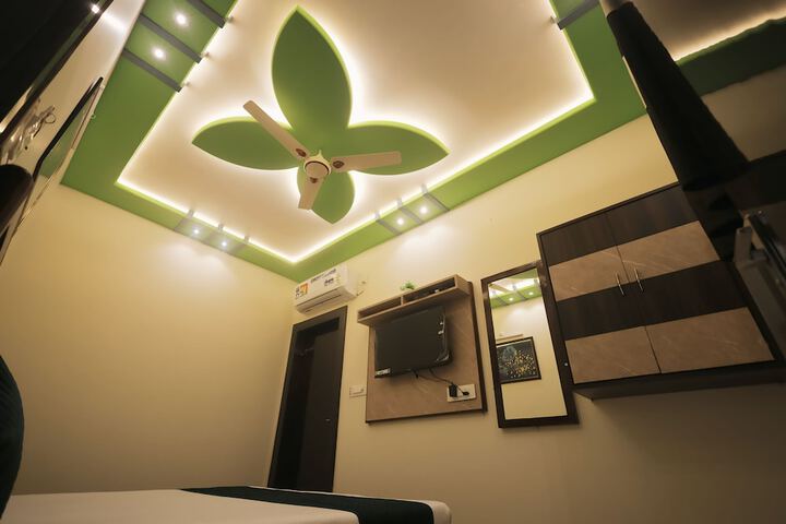 Room 14 of 30