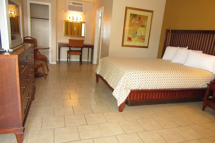 Room 6 of 32