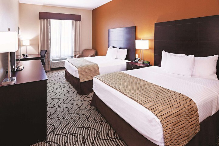 2 Queen Beds (1 of 7)