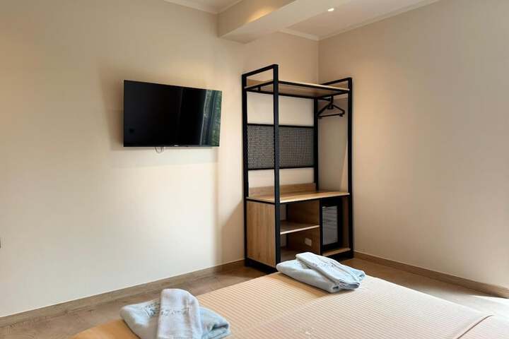 Room 5 of 95