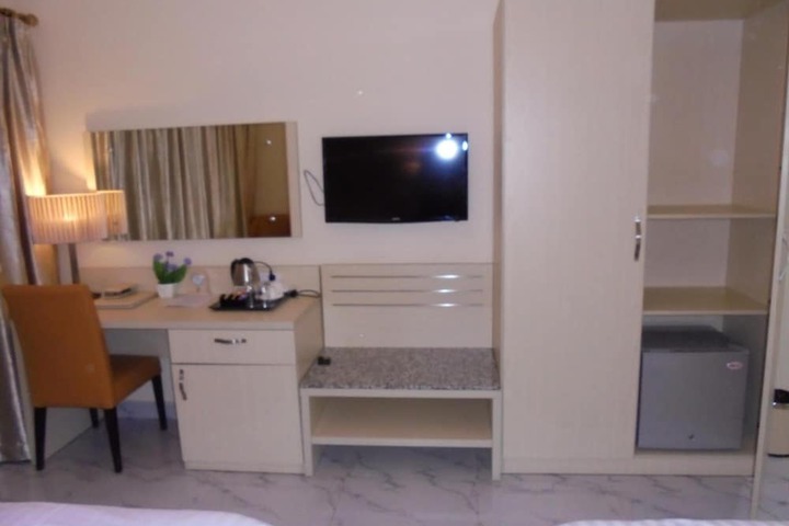 Room 17 of 44