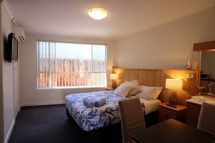 Room 5 of 17
