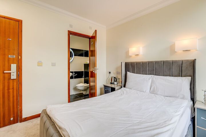 Room 15 of 103