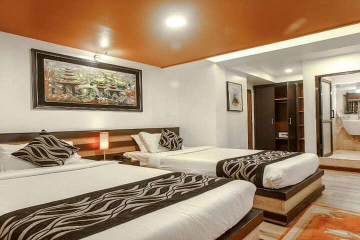 Room 4 of 12