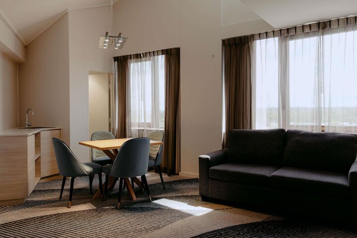 Room 32 of 107