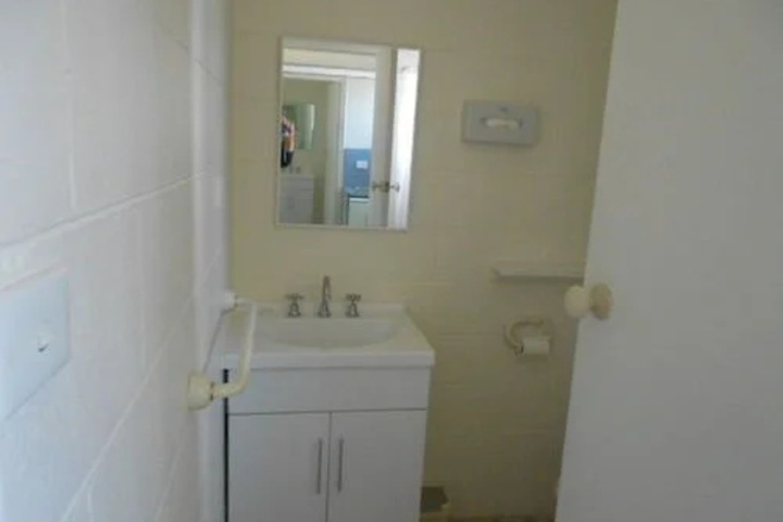Room 9 of 17