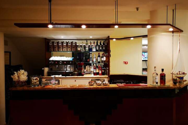 Lounge 36 of 47