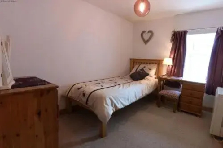 Room 2 of 8