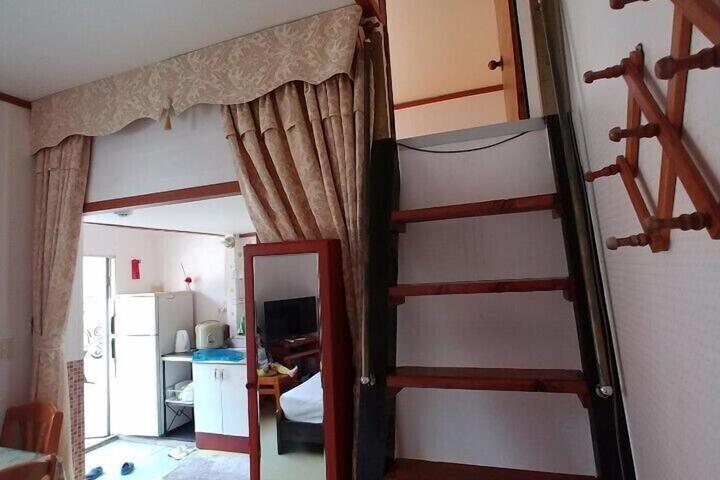 Room 17 of 27