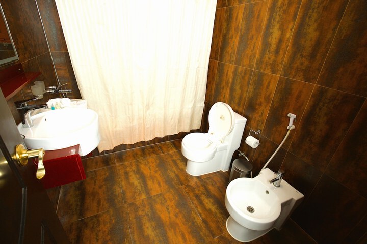 Room 32 of 51