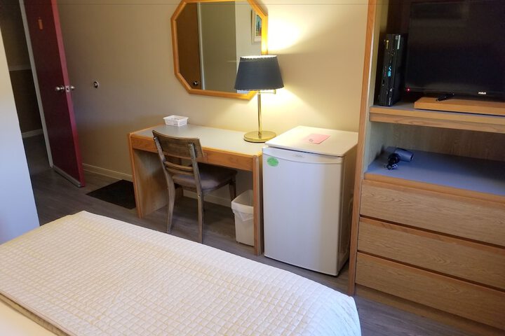 Room 12 of 38