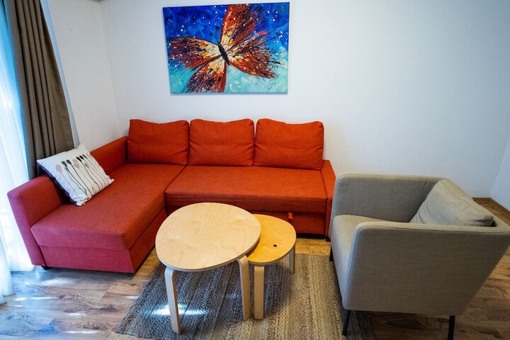 Room 8 of 17