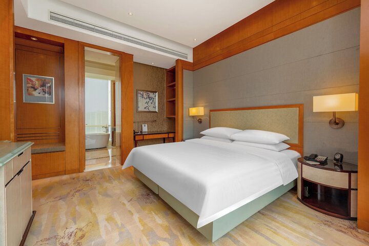 Room 12 of 105
