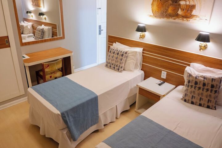 Room 14 of 175