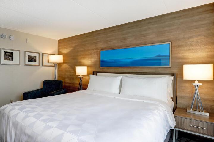 Premium King Bed (10 of 11)