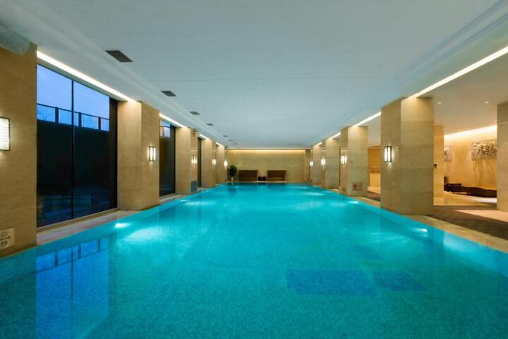 Hotel Suite Photo