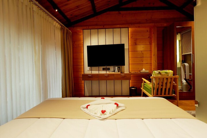 Room 6 of 27