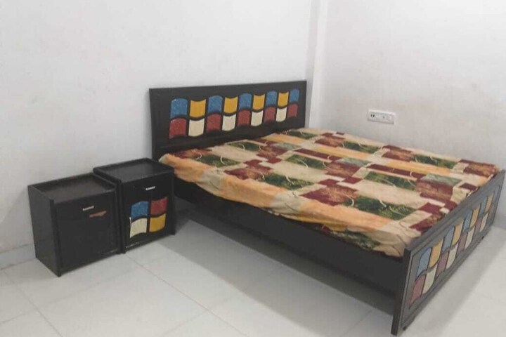 Room 9 of 37