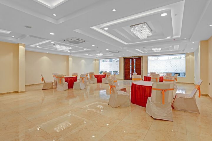 Ballroom/Hall 30 of 35
