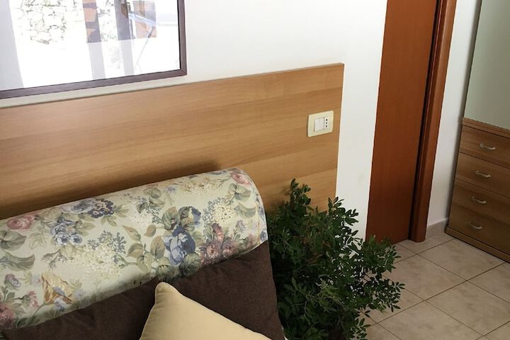 Room 7 of 126