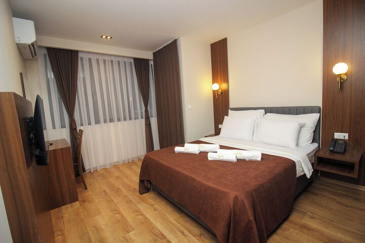Room 10 of 98