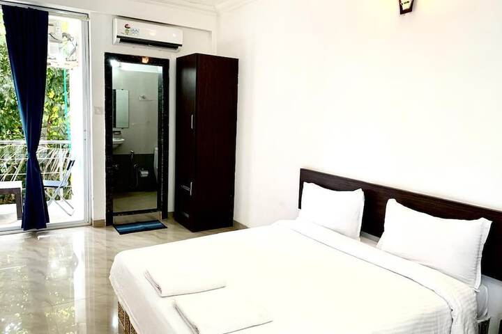 Room 4 of 15