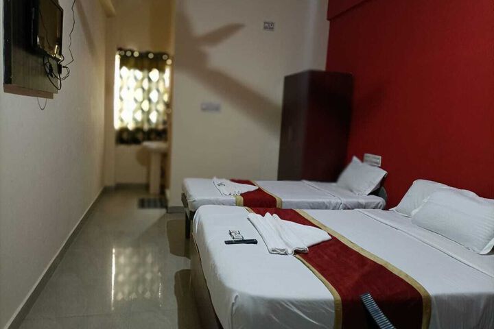 Room 5 of 8