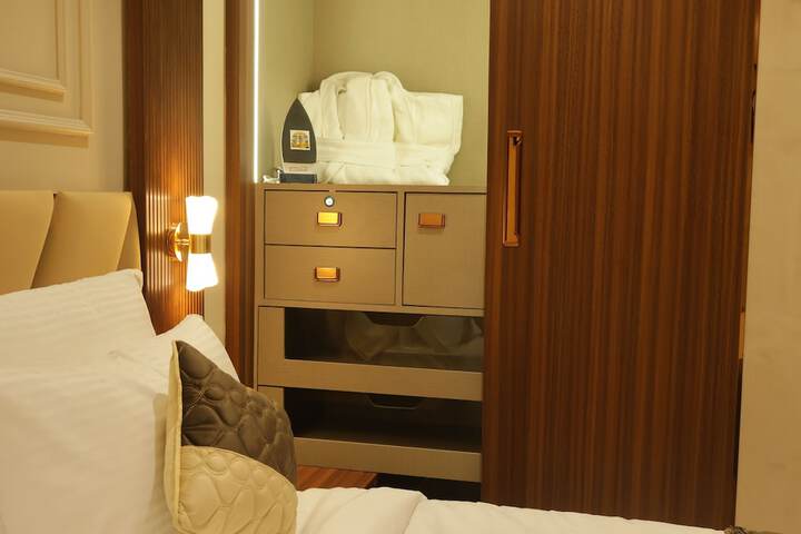Room 33 of 65