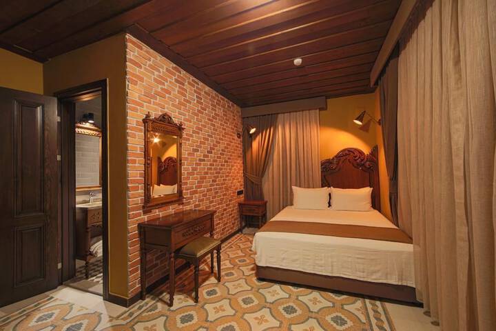 Room 8 of 24