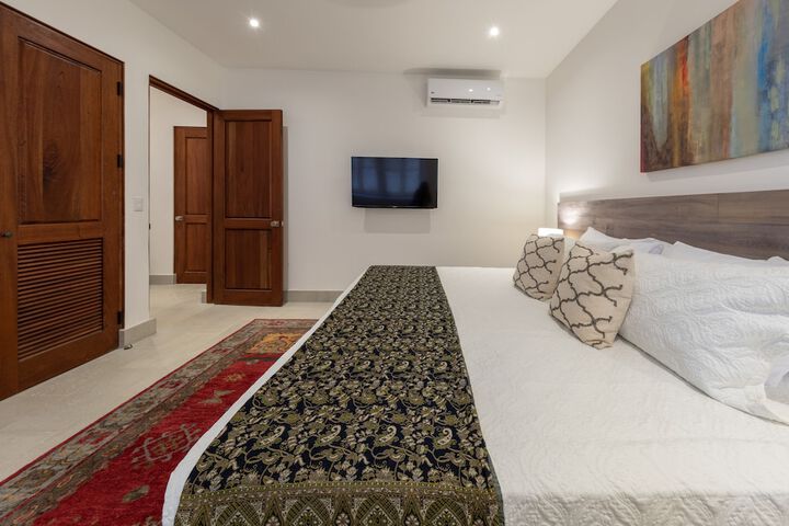 Room 4 of 1000