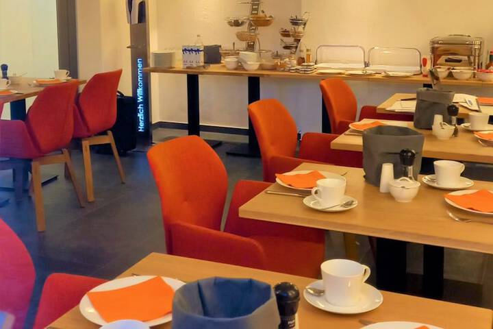 Breakfast/Coffee Service 24 of 35