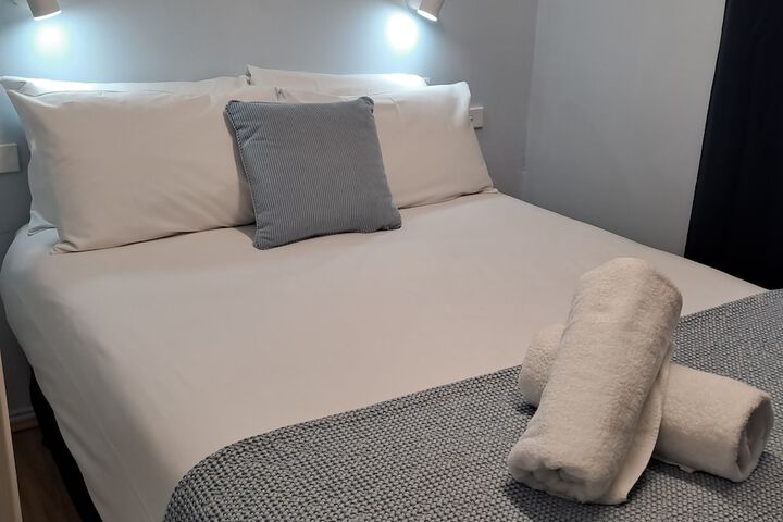 Room 11 of 76
