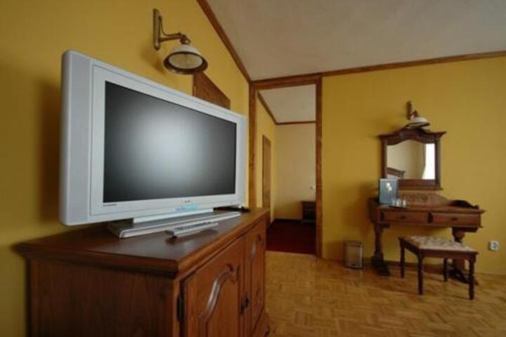 Room 2 of 17